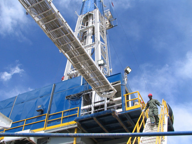 "ŞANSLI OLMAK İSTİYORSANIZ DAİMA ÖDEVİNİZİ YAPMALISINIZ"   -  - Rogers piyasanın kötü olduğu dönemde, 'Helmerich & Payne' adlı şirkete yatırım yapmış. Akaryakıt ve gaz kuruluşların başarılarına dikkat ederek,  yatırım yapmaya karar vermiş.