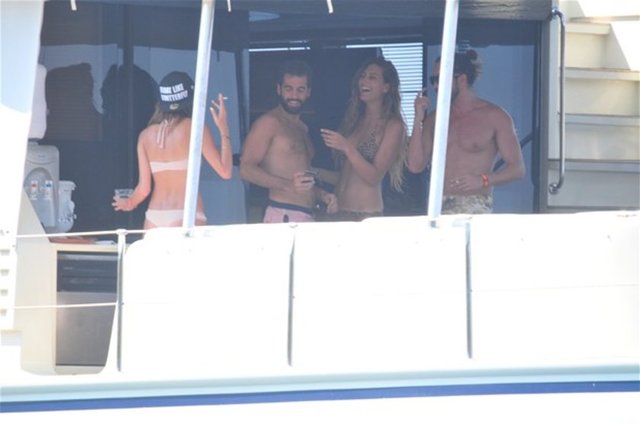 Seda Sayan-Sinan Engin çiftinin 23 yaşını bitiren oğlu Oğulcan Engin, yaz tatilini bol bol partileyerek Hollywood ünlüleri gibi geçiriyor.