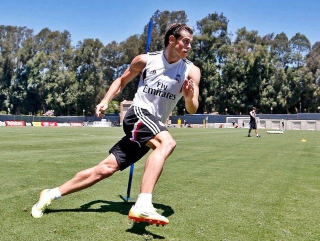 (2014) Deyim yerindeyse 'Terminatör' gibi olan Galli yıldız sezona bomba gibi girdi...