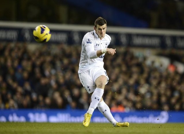 (2013) Real Madrid, Bale için Tottenham'a 94 milyon Euro ödedi.