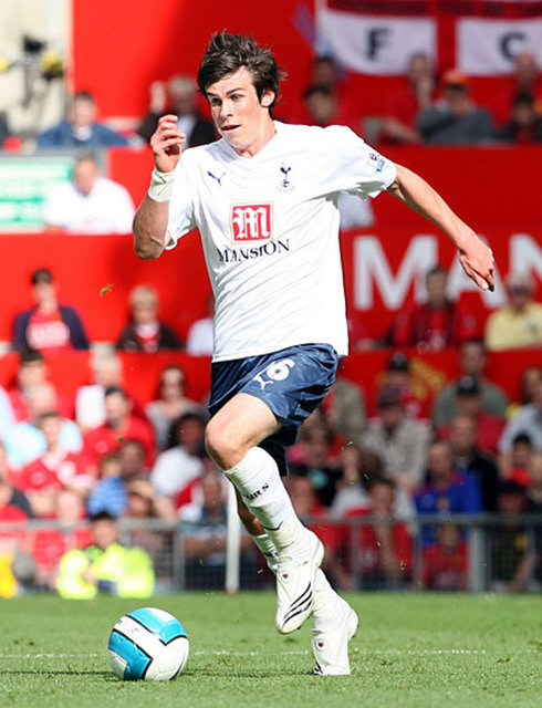 (2009) 2009-2010 Bale için 34 maç ve 4 golle tamamlandı.