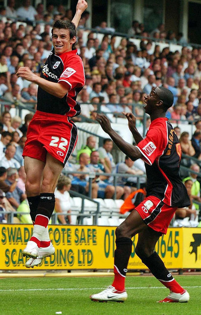 (2006) Bale, Southampton forması altında 1 sezonda 40 kez forma giydi ve 5 kez fileleri havalandırdı.