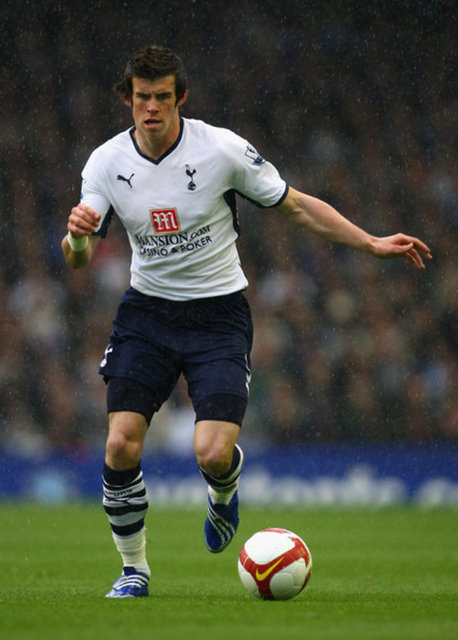 (2009) Gelecek yıllar için daha çok umut veren Bale, Tottenham taraftarlarının sevgilisi haline gelmeye başladı.