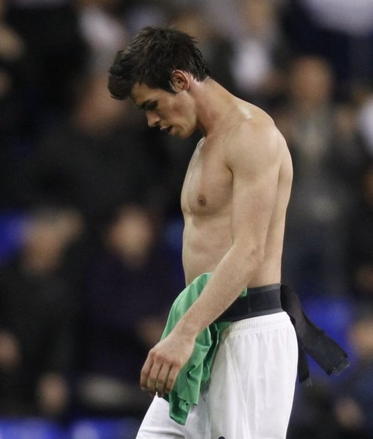 (2011) Bale, 2011-2012 sezonunu 42 maç 12 gol 17 asistle bitirdi.