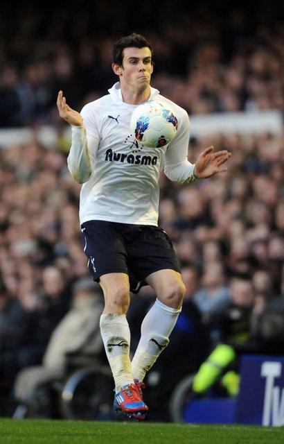 (2012) Real Madrid'e transferini sağlayacak 2012-2013 sezonu Bale için rüya gibi geçti ve futbolseverler Galli yıldızdan 44 maçta 26 gol ve 15 asistlik bir resital izledi.