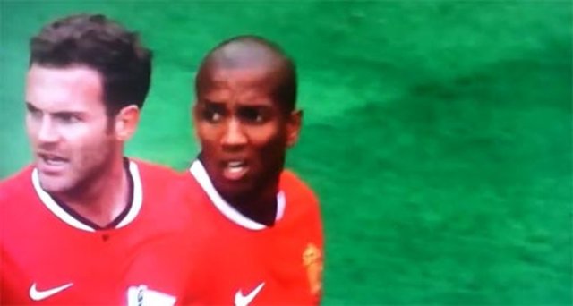- Premier Lig açılış maçında; Manchester United ile Swansea City karşılaşmasında sıradışı bir olay yaşandı.