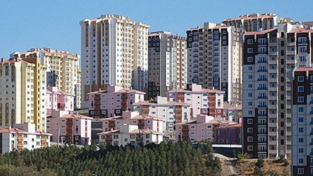 5-6 BİN ADEDİ - OTURUMA HAZIRTürkiye'de - markalı konutların - önemli bir kısmını - üreten KONUTDER - rakamlarına göre - İstanbul'da her yıl 120 - bin konutun üretildiği - dikkate alındığında - yüzde 5'lik kısım - eldeki konut stokunu - oluşturuyor.