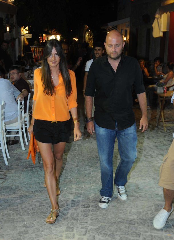 Yasemin Özilhan kızları Emine ve Ela’yla podyuma çıktı Magazin Haberleri