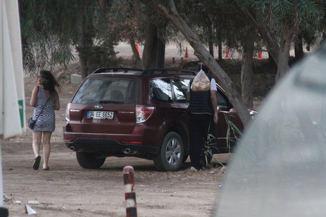 Yakışıklı oyuncu geçtiğimiz günlerde kız arkadaşıyla Gümüşlük'te görüntülenmişti.