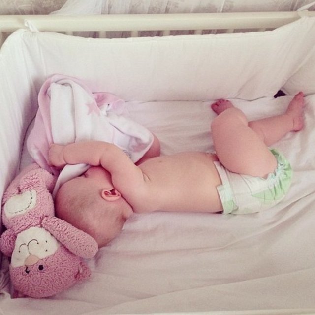 Gelip geçerken birilerinin onunla konuşması hoşuna gidecektir.