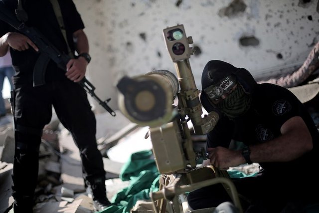 Saldırılarda bugüne kadar 2 binden fazla kişi hayatını kaybetmiş, 10 binin üzerinde kişinin yaralandığı açıklanmıştı. İsrail, bu saldırılarına gerekçe olarak, Filistinli gruplar taradından açılan tünnelleri gerekçe göstermişti.