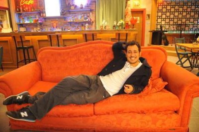 Sarp Apak - Genç aktör 1.76 cm boyunda.