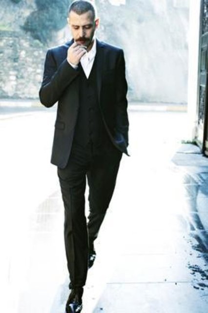 Nejat İşler - Yakışıklı aktör 1. 83 cm boyunda.