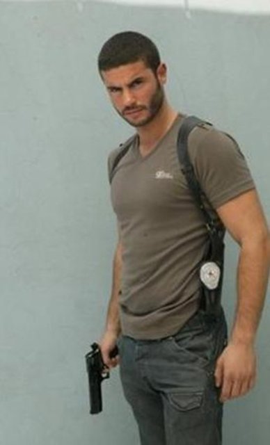 Berk Oktay - Arka Sokaklar'ın yakışıklısının boyu 1. 88 cm.