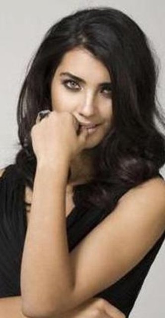 Tuba Büyüküstün - Güzel yıldız 1. 73 boyunda