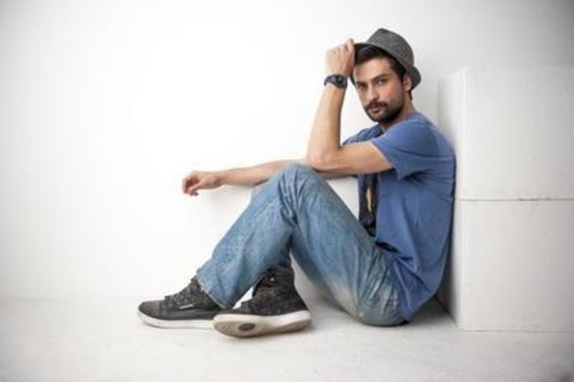 Onur Tuna - Genç aktörün boyu 1b85 cm.