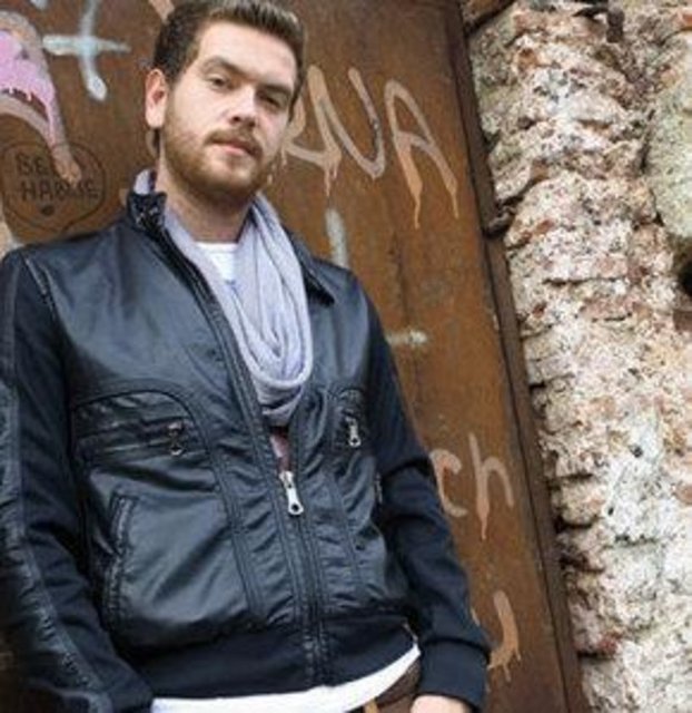 Engin Öztürk - O da uzun boylu ünlülerden. Boyu 1.82 cm.