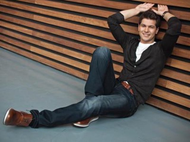 Çağatay Ulusoy - Genç oyuncunun boyu 1.90 cm.