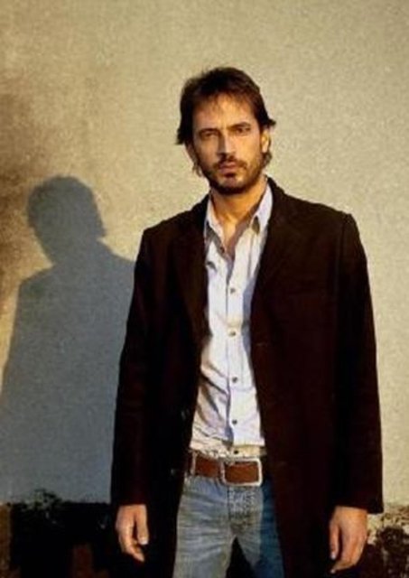 Timuçin Esen - Yakışıklı aktörün boyu 1.89 cm.