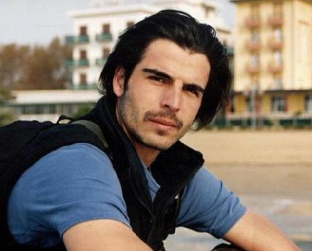 Mehmet Akif Alakurt - Aktör 1.89 cm boyunda.