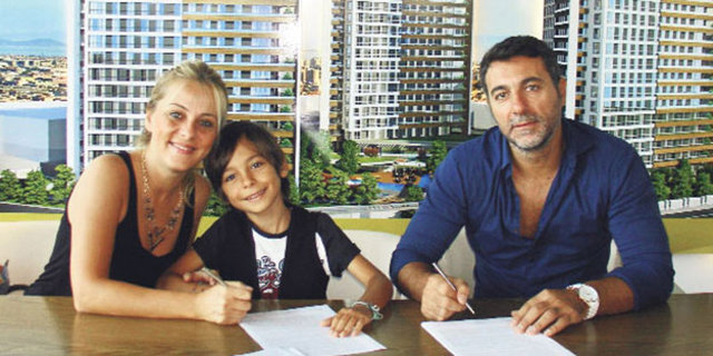 Zincidi'nin, Adalar manzaralı bir evi var.