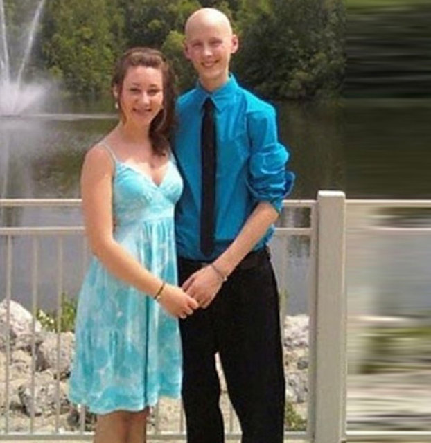 Ancak, genç adam hastalığa yenik düşmedi ve azimle vücudunu şekle sokmak için çalıştı.