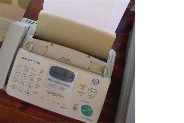 E-posta yerine Fax -  - İnternetin pahalı olması E-posta kullanımını da zorlaştırıyordu. O yılların en büyük iletişim aracı Fax'tı.  -