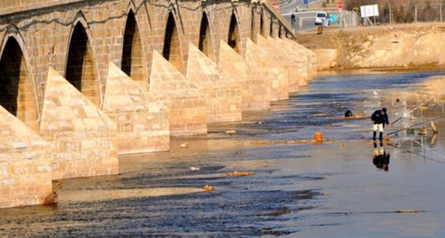 "Yıl boyunca kullanmamız gereken doğal kaynağı sekiz ayda tüketiyoruz."