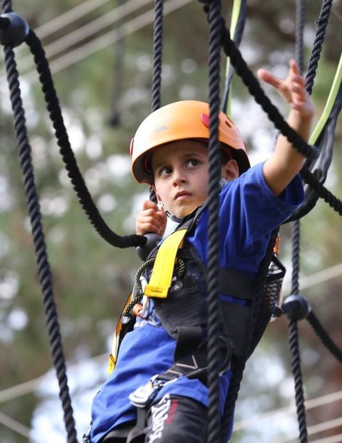 "Çocuklar, aktivitelerde yaşadıkları heyecana rağmen zorlukların üstesinden gelmeyi öğreniyor" diye konuştu.