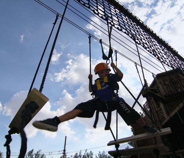 Kampın gelişimlerine katkı sağlandığını belirten Yılmaz, "3 günlük eğitimde çeşitli aktiviteler yer alıyor. Yoğun program uygulanıyor ancak yorulmuyoruz.