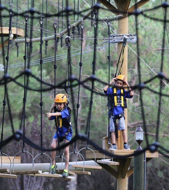 Eğitmenleriyle yaptıklarını değerlendiriyor ve 'nereden nereye geldikleri' sorusunu cevaplandırıyorlar. Bu da fark ettikleri yeteneklerinin daha değerli olmasını sağlıyor" diye konuştu.