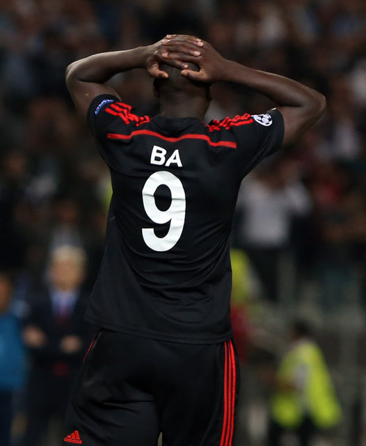 Arsenal kalecisi Szczeseny'nin zorlukla kurtardığı şut İngiliz medyasında büyük yankı uyandırırken Arsenal büyük bir şoktan son anda kurtuldu yorumları yapıldı.