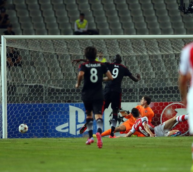 "ilk saniyedeki ta çatala attığın şut neydi be demba ba"