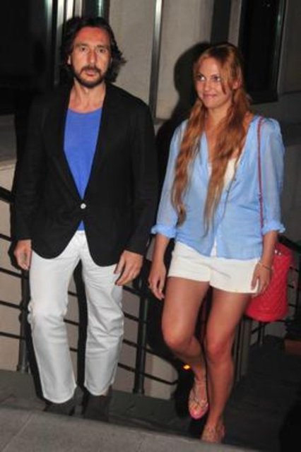 Kızı Lara'nın babası Can Ateş'le görüştüğünü de açıklayan Uzerli, artık "arkadaş" olduklarını söyledi...