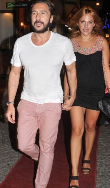 Can Ateş'in istediği zaman kızını görebileceğini söyleyen Uzerli "Kapım ona her zaman açık. Biz arkadaşız, zaten çok telefonlaşıyoruz, mesajlaşıyoruz. O kadar" diye konuştu.