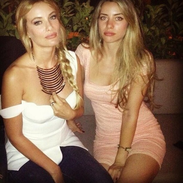 Ünlü oyuncu Gamze Özçelik'in kardeşi Meltem Özçelik de ablası gibi oyuncu olmak için ilk adımı attı.