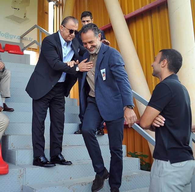 "Herkese örnek olacak bir yöneticiydi. Allah rahmet eylesin, tüm ailesine başsağlığı diliyorum. Turgan Ağabey döneminde boş sözleşmeye imza atardık. O böyle doğru ve dürüst bir insandı."