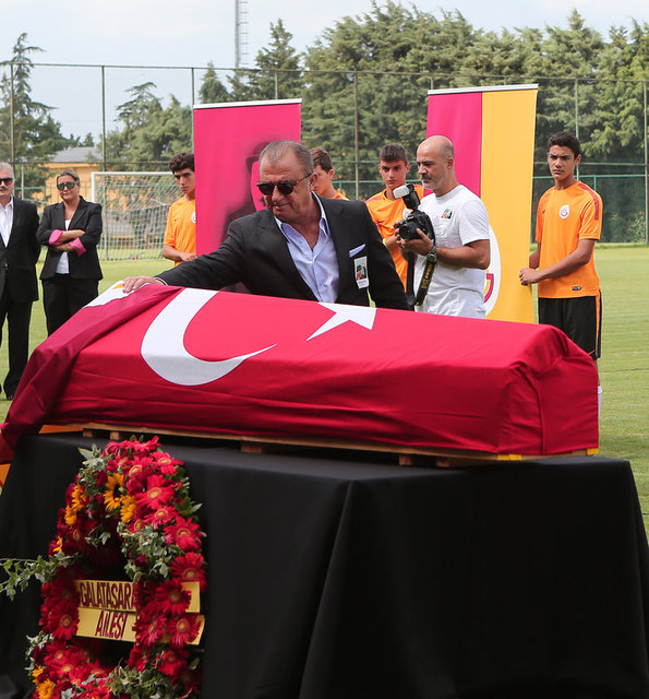 "O havaalanında bizi karşılar ve üzülmeyin derdi. Burada hangi yöneticinin Turgan Ağabey'in türünün son örneği diyebilirim"