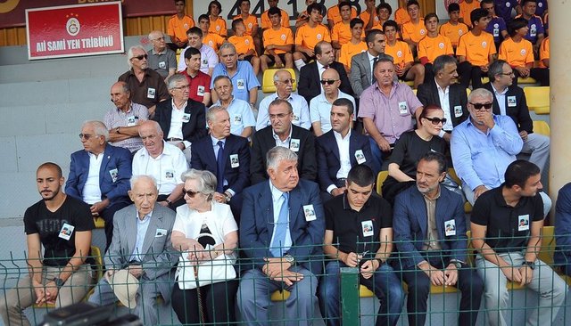 "Son olarak da Florya'da başöğretmenimiz oldu. Galatasaray'a 20 yaşında bir genç olarak geldim. O günden beri Galatasaray'ın içindeyim. Dışarıda olsam da içindeyim. Bize öyle öğretti Turgan Ağabey"