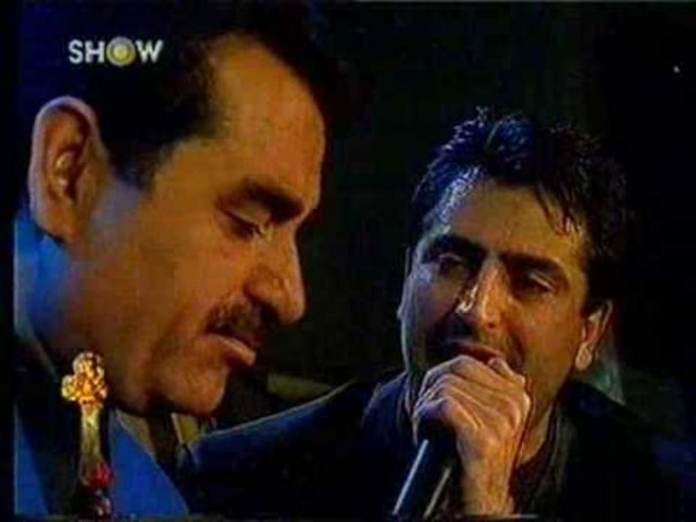 Şarkıyı Tatlıses alıp 'Allah Allah' albümüne koyuyor ve beklenen oluyor. 'Allah Allah' filmine bakarsanız, Tatlıses bu şarkıyı Allah Allah'tan bile çok söylüyor. Ama ne zaman Mahsun Kırmızıgül şöhret olup kendisiyle kıyaslanmaya başlanıyor.