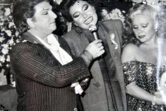 Ölürken dahi bütün mirasını Mehmetçik Vakfı'na bağışladı.Bülent Ersoy kendi gerçeğini kabul etmenin ötesinde toplumun önüne serdi. Belki de en önemli 'devrim' olan, insanın bedenine müdahalesini en uç noktaya götürdü ve cinsiyetini değiştirdi.