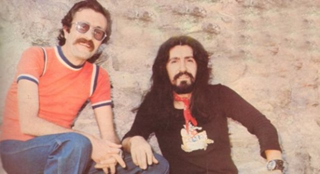 Cem Karaca'yı tüm genç jenerasyon ve yetişkinler dinlerdi Barış Manço ise bu kitlelere ek olarak çocuklara da dokunmayı başarmıştı.