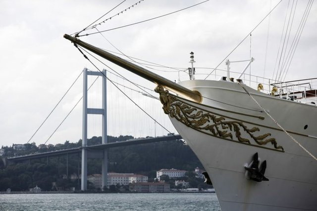 Savarona, son teknolojiyle de donatıldı.  -  - Gemide dinlenme salonu ve süitlerin yanı sıra Türk ve dünya mutfağından yemeklerin yapılabildiği son teknoloji ile donatılmış mutfak da yer alıyor.