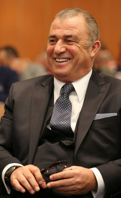 Fatih Terim: - "Kaybetmekten korkma! Bir şeyi kazanmak için, bazı şeyleri kaybetmelisin ve unutma kaybettiğinde değil, vazgeçtiğinde yenilirsin!"