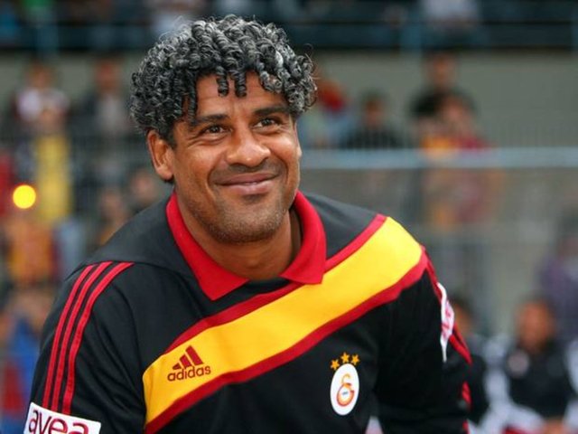 Frank Rijkaard - "Aslında her şeyden biraz var Türk futbolunda. Ama hiçbir şeyden tam yok"