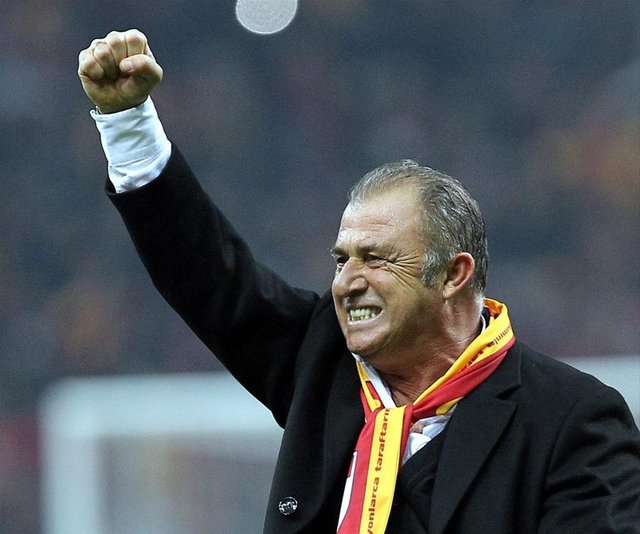 Fatih Terim: - "Şu anda bas bas bağıran bir Sabri var, çok fena basmışlar, inşallah önemli bir şeyi yoktur..." (Olympiakos maçı sonrasında)