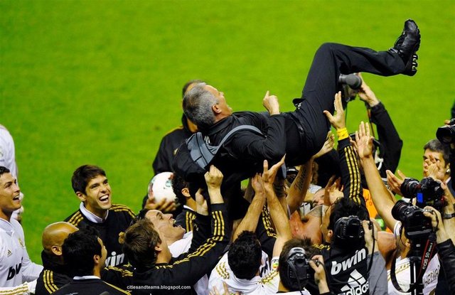 Jose Mourinho: - "Liglerde, hep en iyi olan şampiyon olur... Şampiyonlar Ligi gibi elemeli turnuvalarda herşey olur"