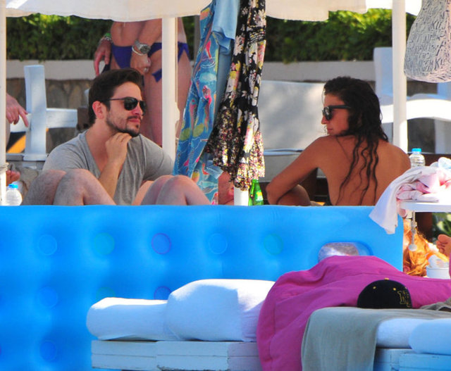 Sezon finali yapan Kardeş Payı dizisinin oyuncuları Ahmet Kural ve Murat Cemcir, Bodrum'da dinleniyor.