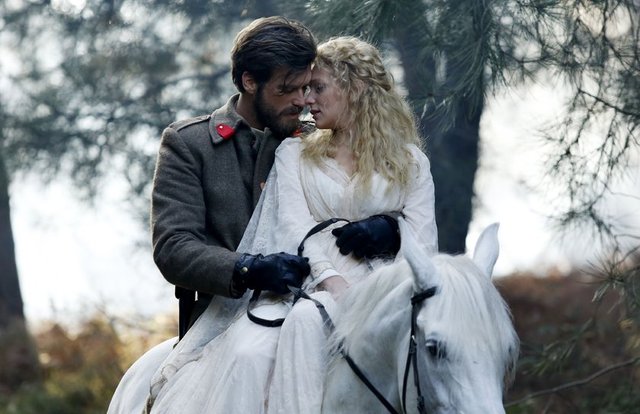 Farah Zeynep bölüm başına 20 bin TL alıyorken, Tatlıtuğ, 60 bin TL kazanıyor.