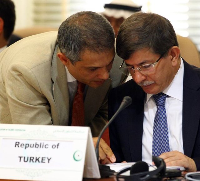 Üniversite sonrasında hiç tereddüt etmeden "bilim adamlığı" planına devam etti. 1984'te Kamu Yönetimi bölümünde yüksek lisansa başladı. Doktorasını ise Siyaset Bilimi ve Uluslararası İlişkiler Bölümünde tamamladı. Öğretim üyeleri ile arası iyiydi.